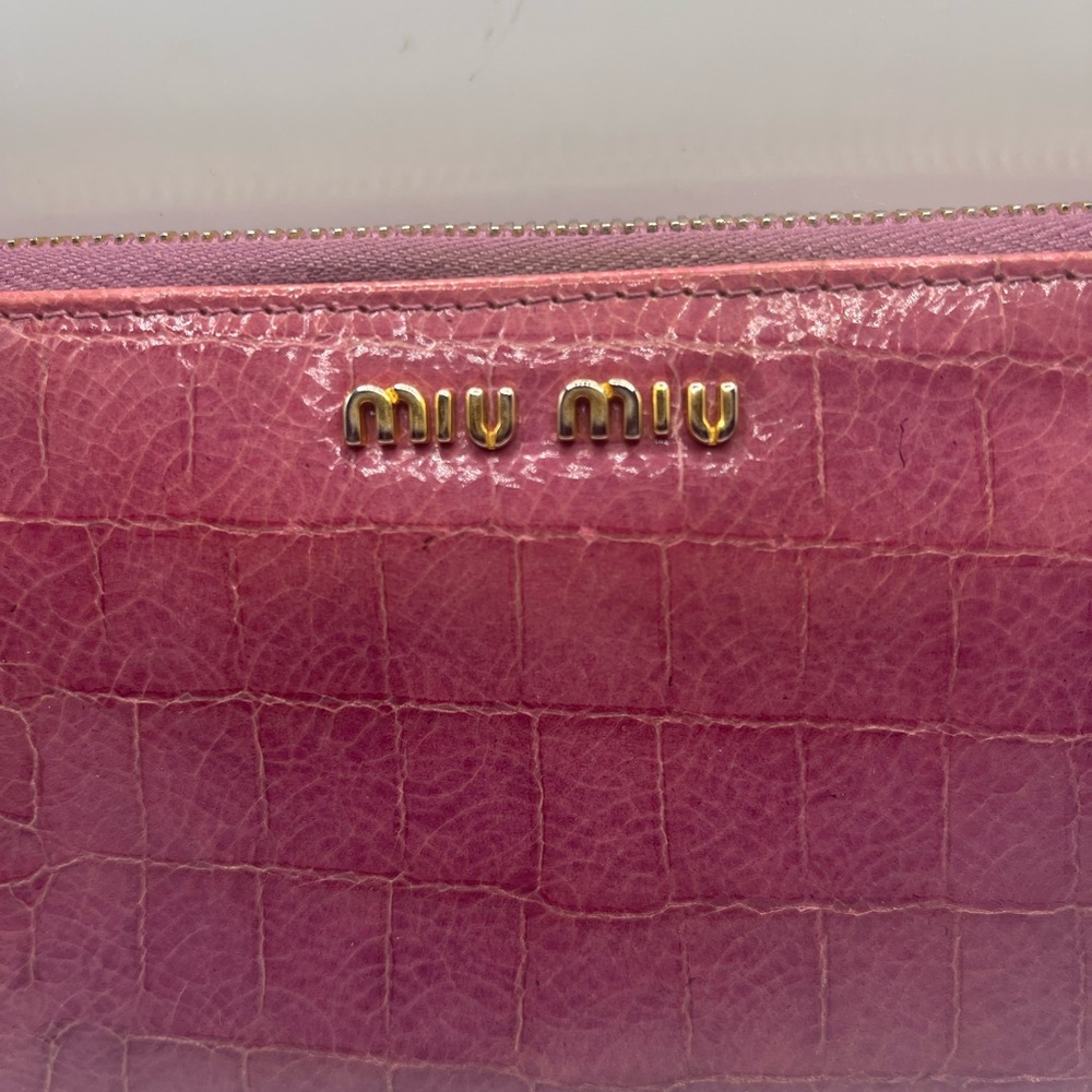 Miu Miu pink leather zippie wallet. Stunning - Picture 3 of 9